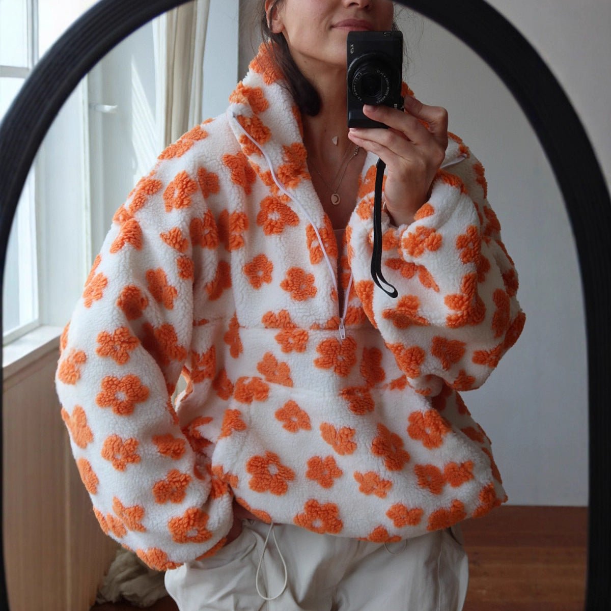 Elena - Pull fleuri en polaire sherpa avec demi-zip