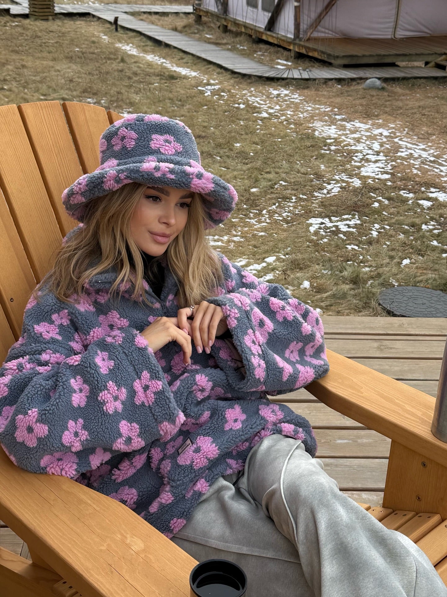 Elena - Pull fleuri en polaire sherpa avec demi-zip