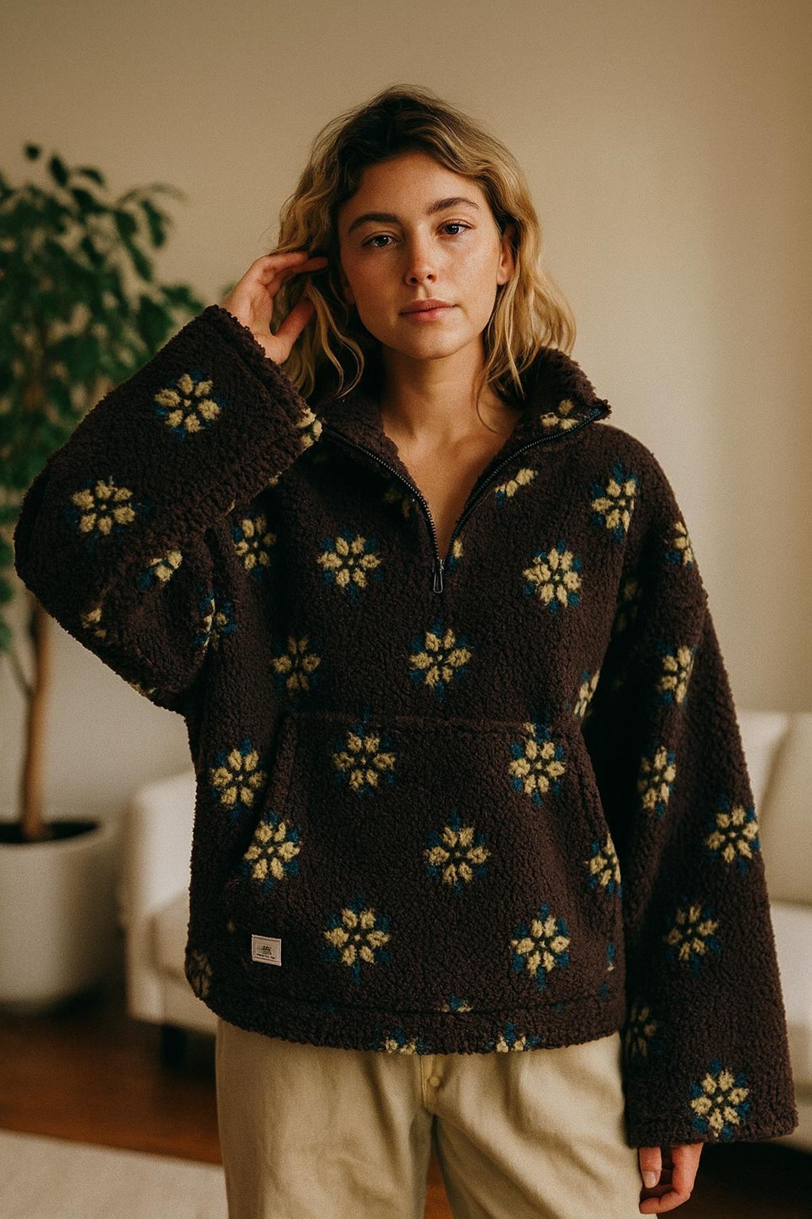 Elena - Pull fleuri en polaire sherpa avec demi-zip