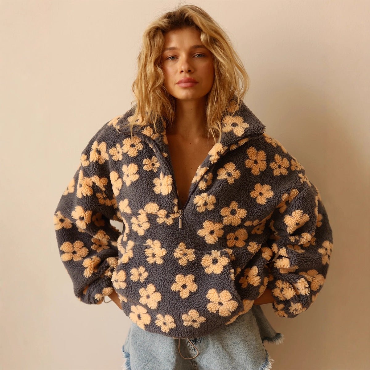Elena - Pull fleuri en polaire sherpa avec demi-zip